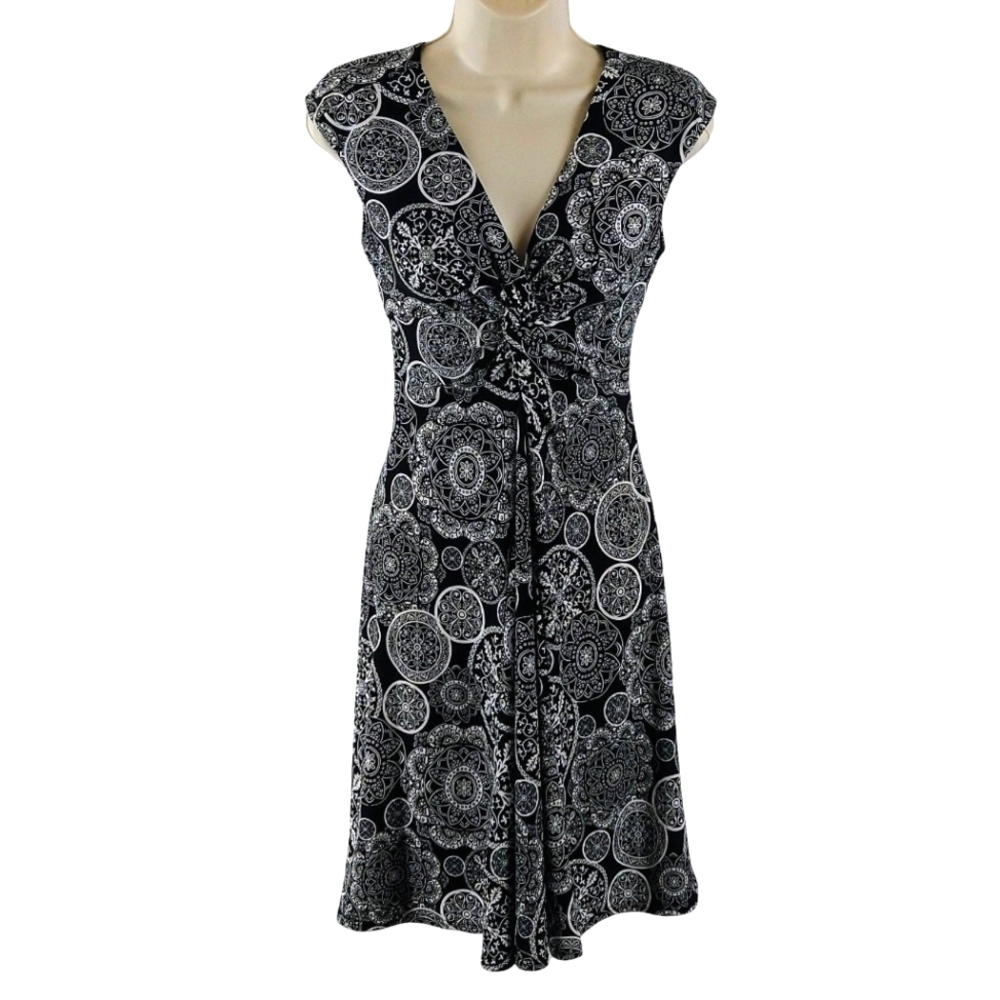 White House Black Market black and white print stretch dress